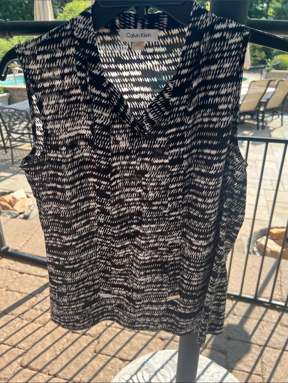 Calvin Klein Black and White Patterned V-Neck Sleeveless Camisole